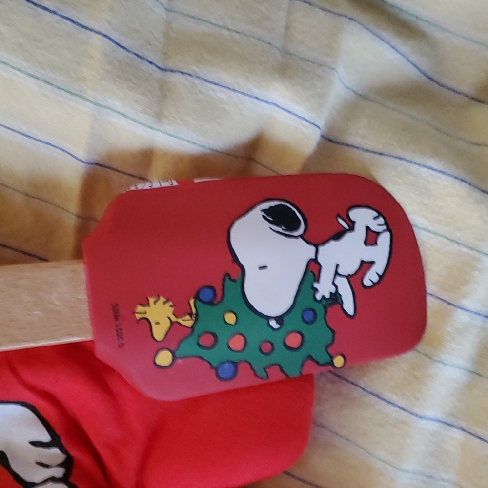 Peanuts Holiday Kitchen Set - Picture 4 of 9